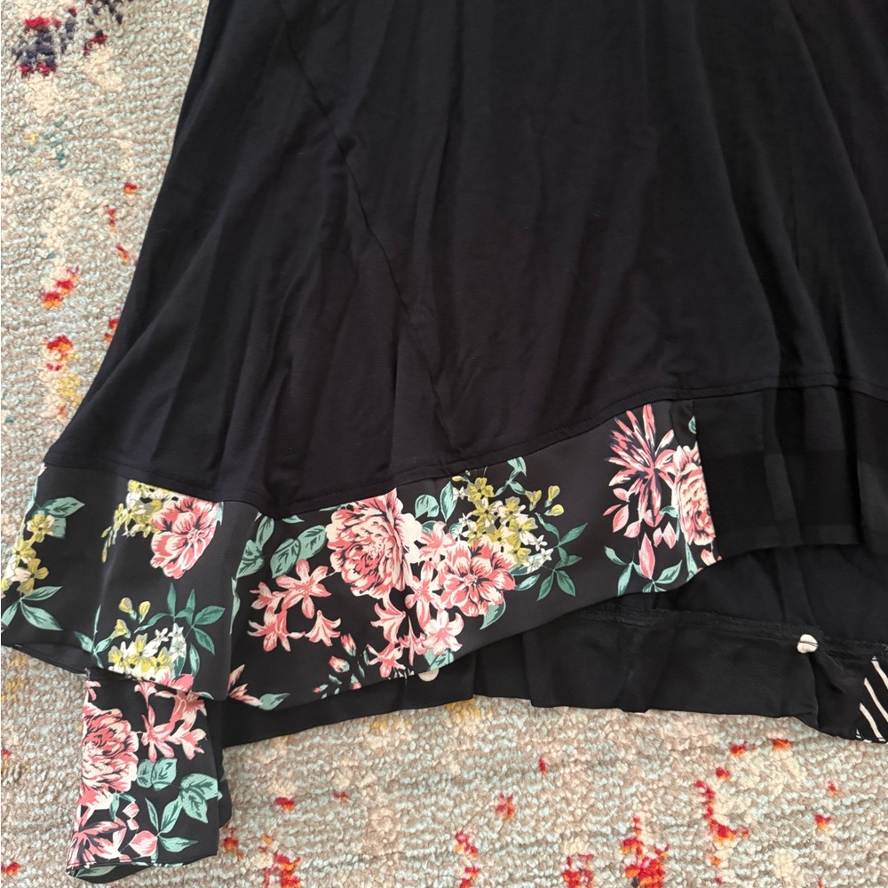 Black Floral and Stripe Short Sleeve Top - Picture 3 of 4